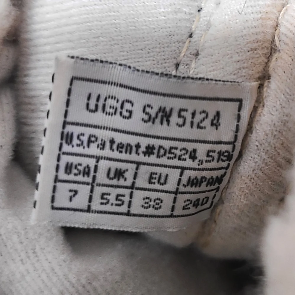 UGG Australia Black Suburb Boots Leather/Cable Knit Size 7